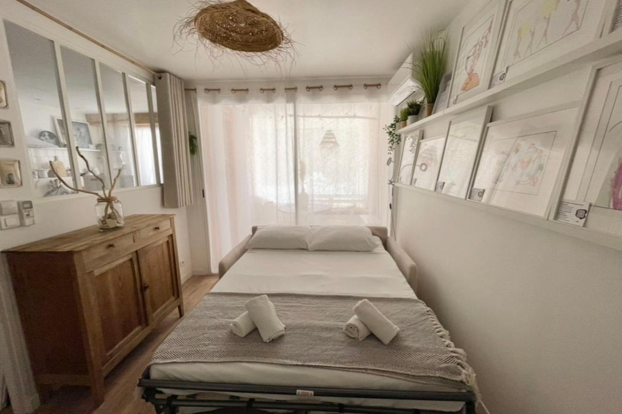 Charming Air-Conditioned One-Bedroom 150M From Cavaliere Beach Ле-Лаванду Екстер'єр фото