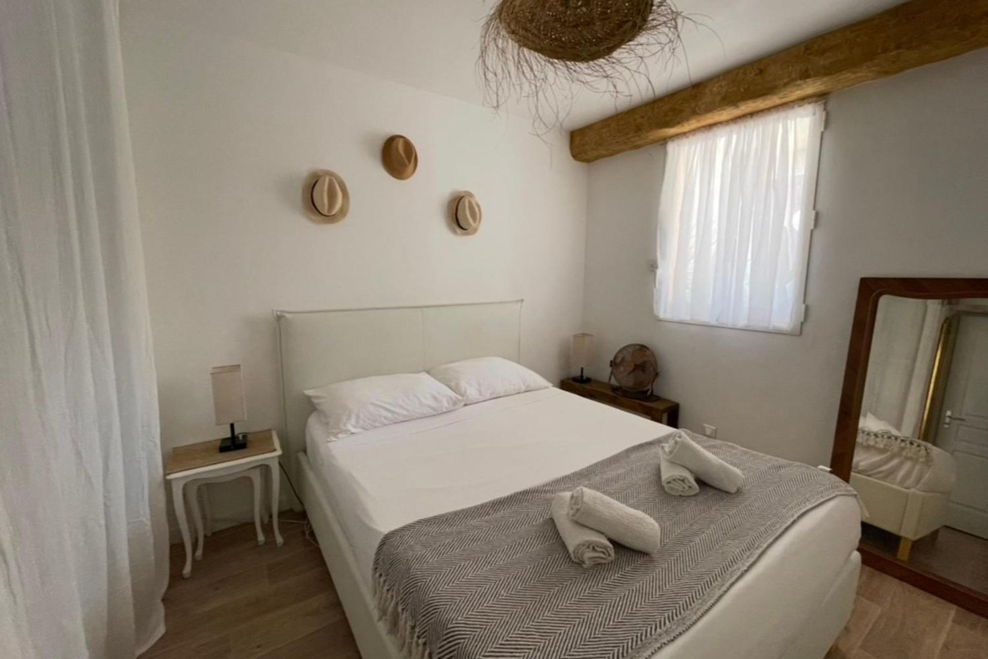 Charming Air-Conditioned One-Bedroom 150M From Cavaliere Beach Ле-Лаванду Екстер'єр фото